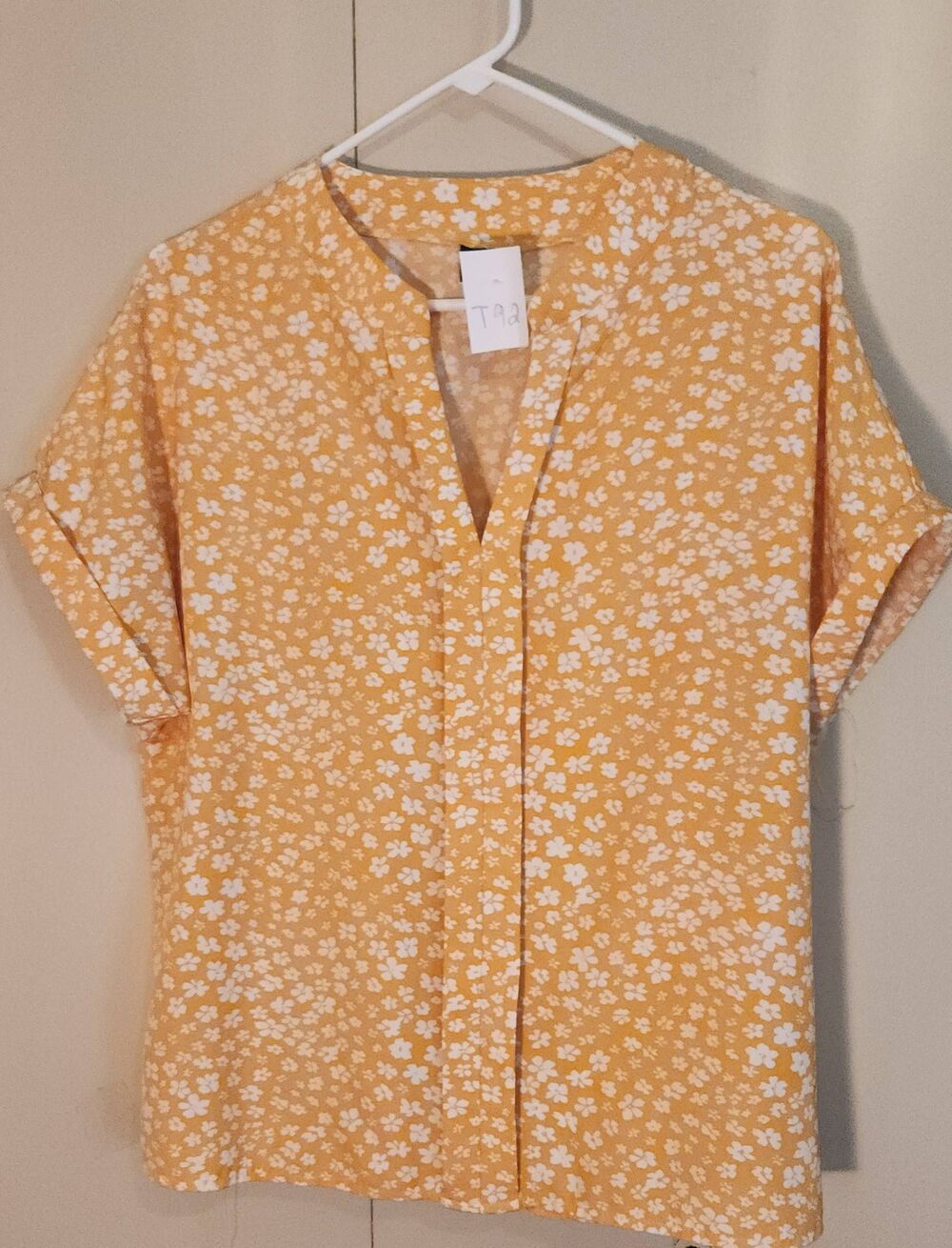 T92 Greathe brand yellow blouse w white flowers- short cuffed sleeves and v neck